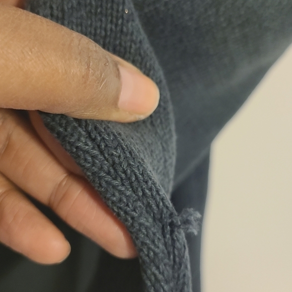 Columbia | Men's Cozy Gray V-Neck Knit and Ribbed Sweater (Size Large) - Picture 9 of 13